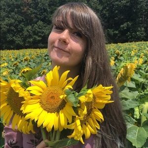 Meet your Posher, Laura